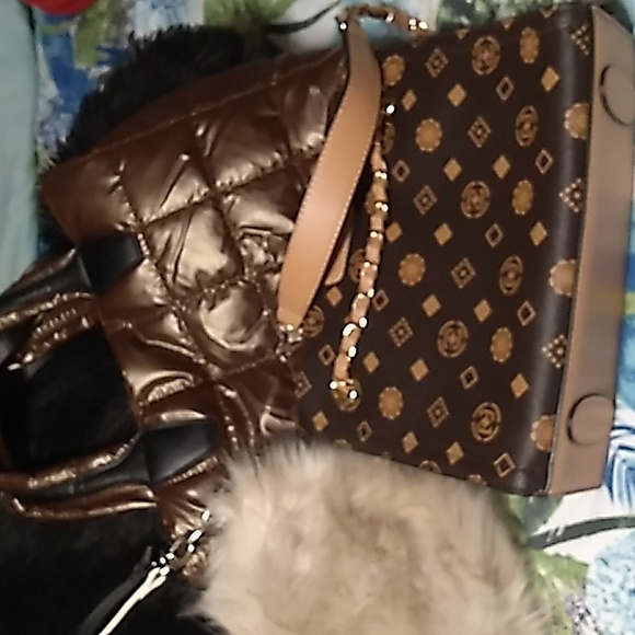 BUNDLE OF HANDBAGS. NOT WORN - Picture 3 of 4